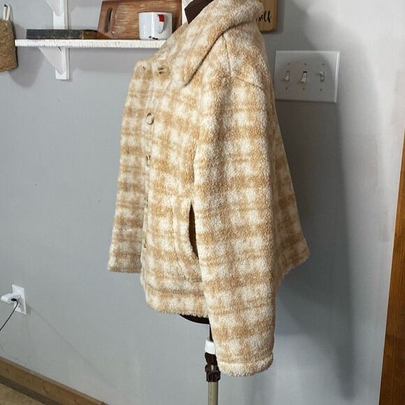 Blu Pepper tan and cream plaid shacket jacket coat women’s size medium cozy fall - Picture 5 of 13